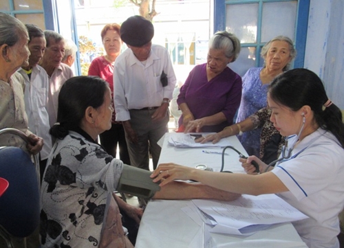 200 elderly in Hue get access to free medical examination and screening