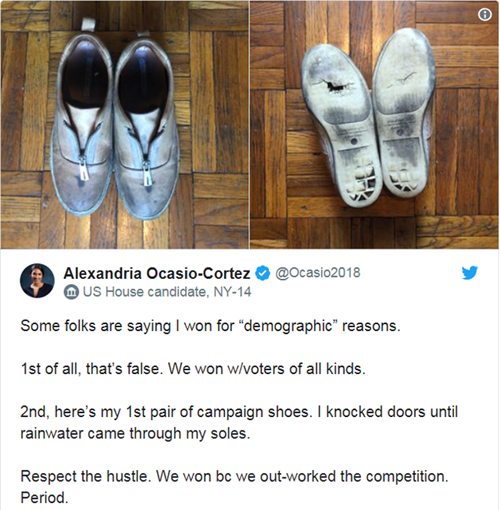 Đôi giày cũ rách gây chú ý của nữ nghị sĩ trẻ nhất lịch sử Mỹ