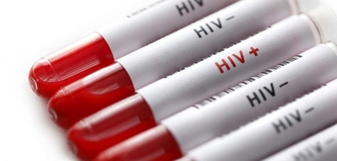 Phao cứu sinh nào cho người nhiễm HIV khi không còn miễn phí ARV