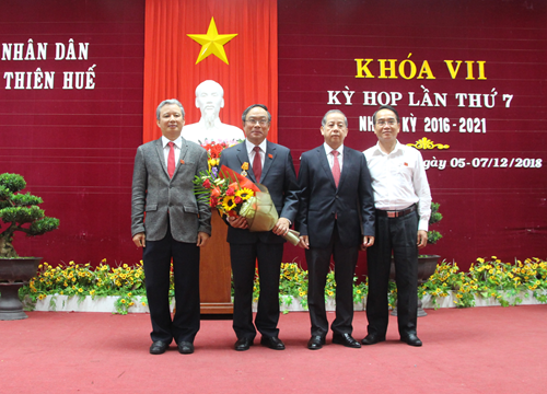 Nguyên Chủ tịch UBND tỉnh Nguyễn Văn Cao được tặng thưởng Huân chương Độc lập hạng Ba