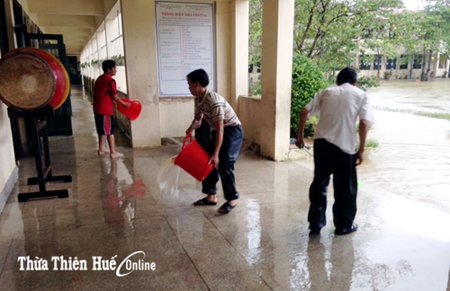 Học sinh 4 xã, thị trấn ở Phú Lộc phải nghỉ học vì mưa lũ