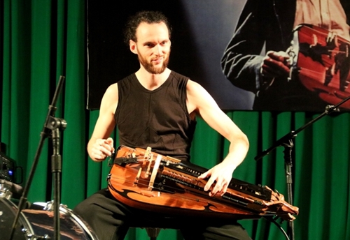 Hurdy-gurdy solo performance mesmerizes Hue audience
