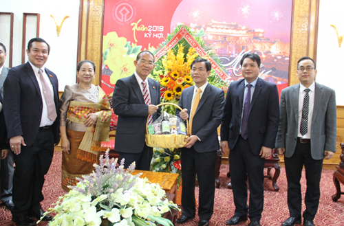 Leaders of Savannakhet province Laos sent New Year’s greeting to Thua Thien Hue province