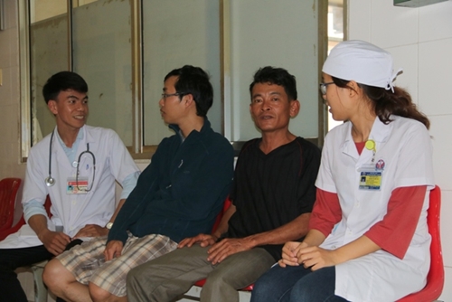 Sinh viên trực tết ở bệnh viện