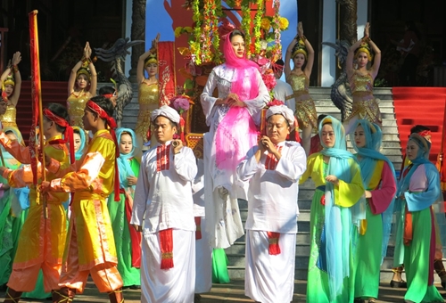 Huyen Tran Temple Festival opens