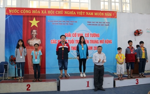 Hue team wins the first prize in the Chess and Chinese chess Tournament for youth groups