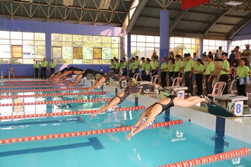 Over 200 athletes participate in the national swimming and diving championship