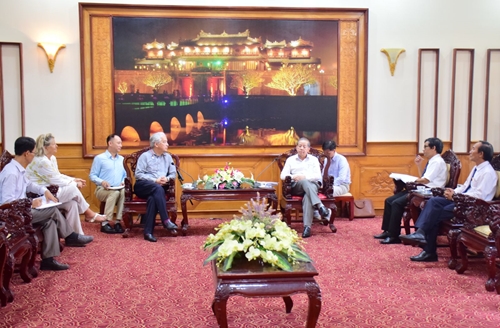 Chairman of the Provincial People s Committee Phan Ngoc Tho meets with Chairman of Eurasia Foundation and Association