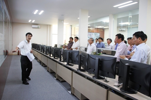 Many units learn about the development of smart urban services in Hue