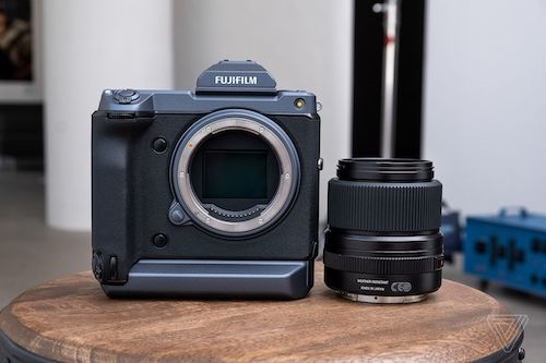 Fujifilm GFX100 - máy ảnh medium format giá 10 000 USD