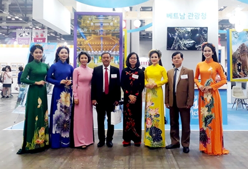 Promoting Hue tourism at Hanatour Fair in Korea
