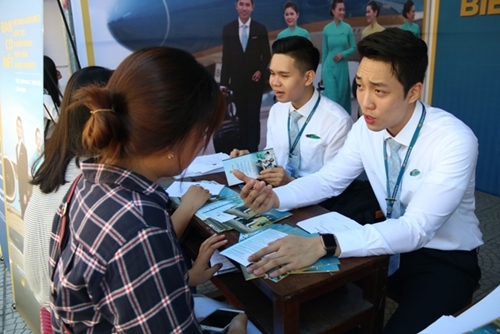Vietnam Airlines recruits 700 positions for students of Hue University of Economics