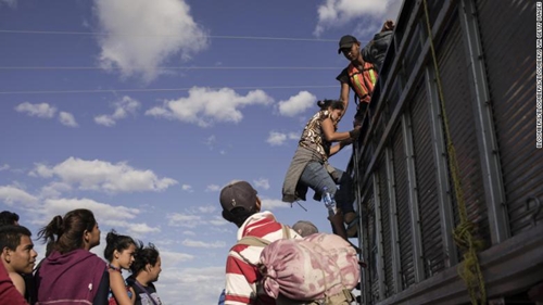 Mexico cam kết hỗ trợ người di cư nước này bị Mỹ trục xuất