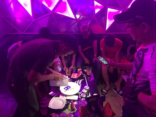 Phát hiện 47 nam nữ thanh niên dương tính với ma túy tại quán karaoke Quỳnh Hương