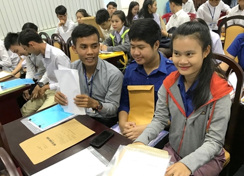 59 lưu học sinh Lào làm thủ tục nhập học tại Đại học Huế