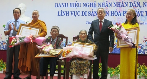 Hue City 17 artisans received the title of People s Artisan and Excellent Artisan