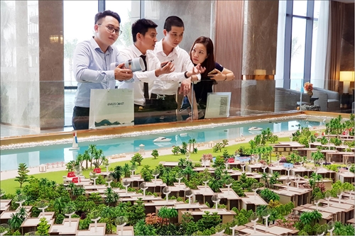 Resort estate increasingly develops in Hue
