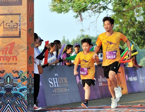 The smiles on the running track of Hue Half Marathon 2019