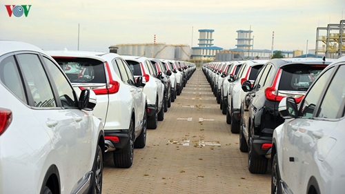 Nhập khẩu ô tô tăng 3 con số, tổng thu NSNN tăng 15,7