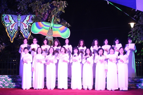 Cựu nữ sinh Đồng Khánh hát tri ân các thế hệ phụ nữ Huế