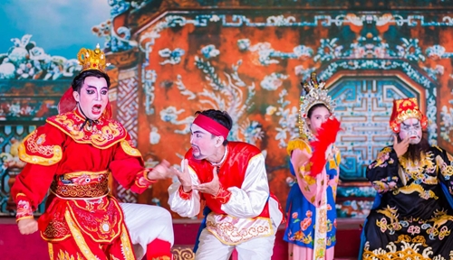 Come to Hue to see theatrical drama
