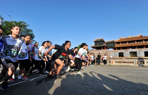 Moments on the running track of Hue Marathon