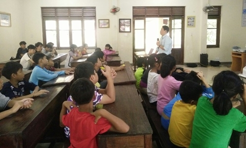 Truyền thông phòng ngừa HIV cho trẻ em làng SOS Huế