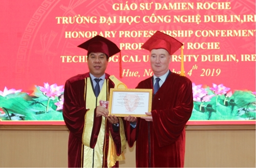 Awarding the title of Honorary Professor to Professor Damien Roche