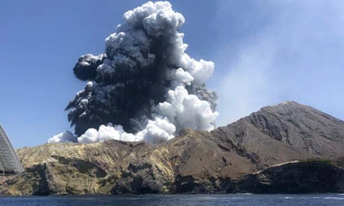 New Zealand Ngưng tìm kiếm thi thể hai nạn nhân trong vụ núi lửa phun trào