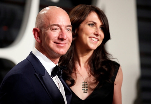 Mất 10 tỉ USD một năm, Jeff Bezos vẫn là người giàu nhất thế giới