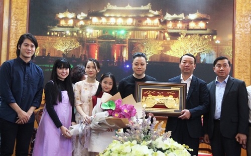 The cast of “Dreamy Eyes” returned to Hue after great success at the box office