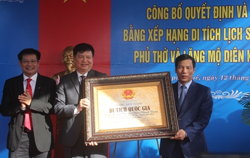 Welcoming the certificate of national historical relic for the worship hall and the tomb of Dien Khanh Vuong