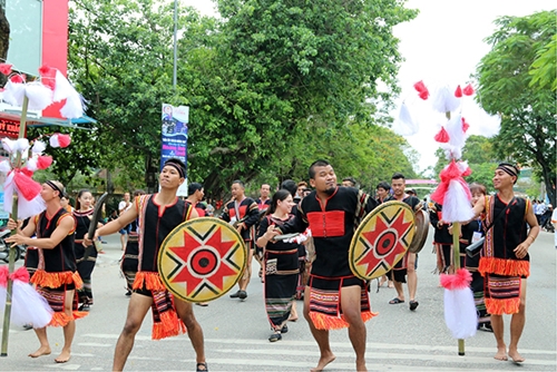 Enterprises accompany Hue Festival