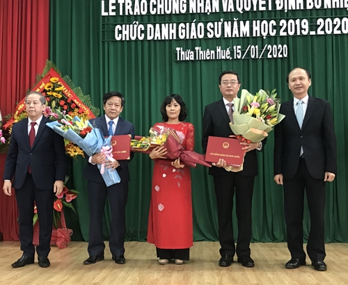 Hue University of Medicine and Pharmacy awarding certificates and appointments to Professor Title