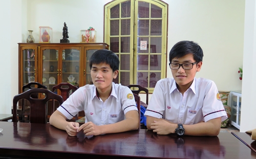 Cặp song sinh đoạt giải Nhất học sinh giỏi quốc gia môn vật lý