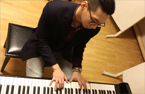 A man from Hue becoming the judge in an international music competition