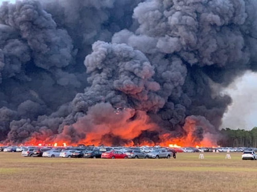 Cháy lớn tại sân bay Florida, Mỹ khiến 3 500 phương tiện bị hư hại