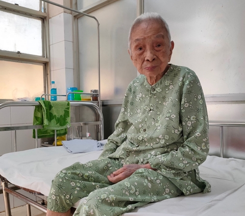 Total hip arthroplasty successfully performed for 103-year-old woman