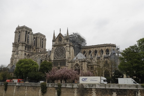 Tòa tháp của nhà thờ Đức Bà Paris sẽ được khôi phục y như cũ