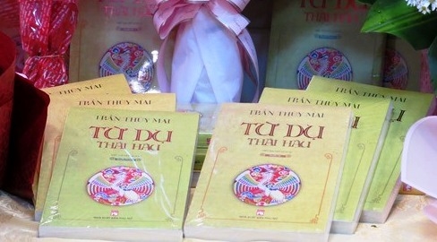“Empress Dowager Tu Du by the writer Tran Thuy Mai winning the Good Book Award