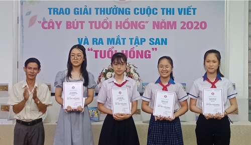 Trường THCS Duy Tân bội thu giải thưởng “Cây bút Tuổi hồng”
