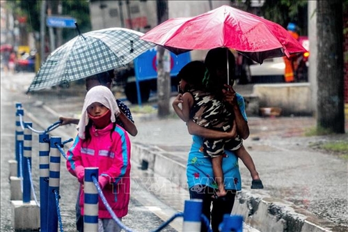 Bão Molave đổ bộ Philippines, hàng nghìn người phải di dời