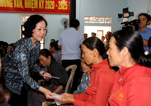 Trưởng ban Dân vận Trung ương - Trương Thị Mai đánh giá cao sự chủ động trong phòng, chống bão lũ của tỉnh
