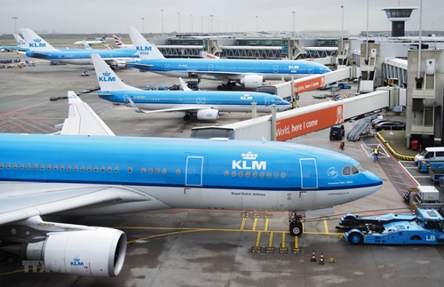 Hà Lan Phi công hãng KLM đồng ý cắt giảm lương để nhận gói trợ cấp của chính phủ