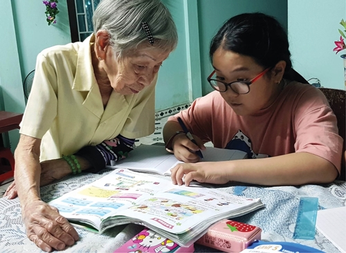 Cô giáo - “bà ngoại” tuổi 90