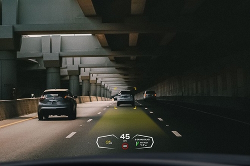 Công nghệ thực tế ảo trên kính ô tô giúp lái xe an toàn