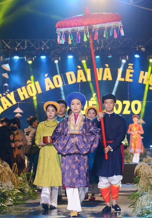 Despite the rain, Hue is still lively with ao dai and cuisine