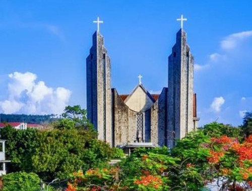 Phu Cam church bells ring