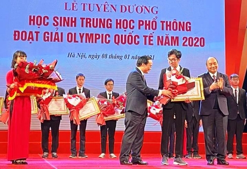 Hồ Việt Đức được tặng thưởng Huân chương Lao động hạng Nhì