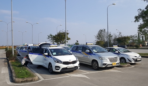 4 hãng taxi đón khách tại Sân bay Phú Bài